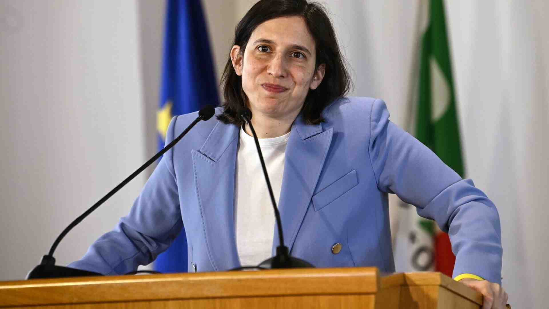 Immagine di Mediazione Pd sulla risoluzione. Passa la linea Schlein: "Sì a una revisione radicale del Rearm Eu"