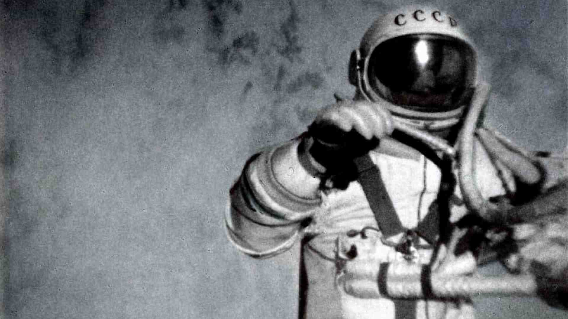 Immagine di La passeggiata spaziale ha mostrato che la luce può riempire l'oscurità