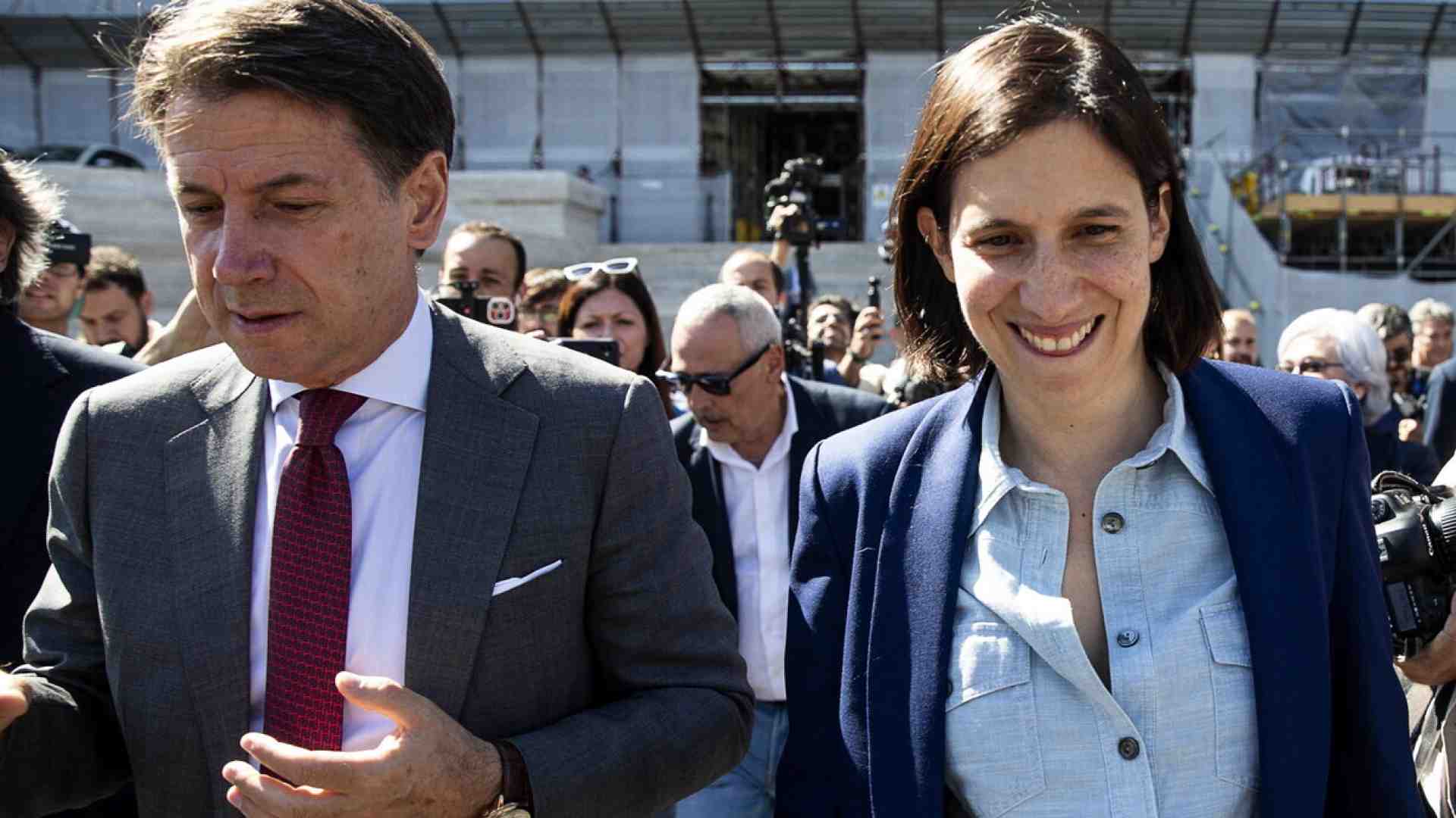 Immagine di Schlein: "Meloni complice della disgregazione Ue". Conte: "ReArm piano folle, trappola per l'Italia"