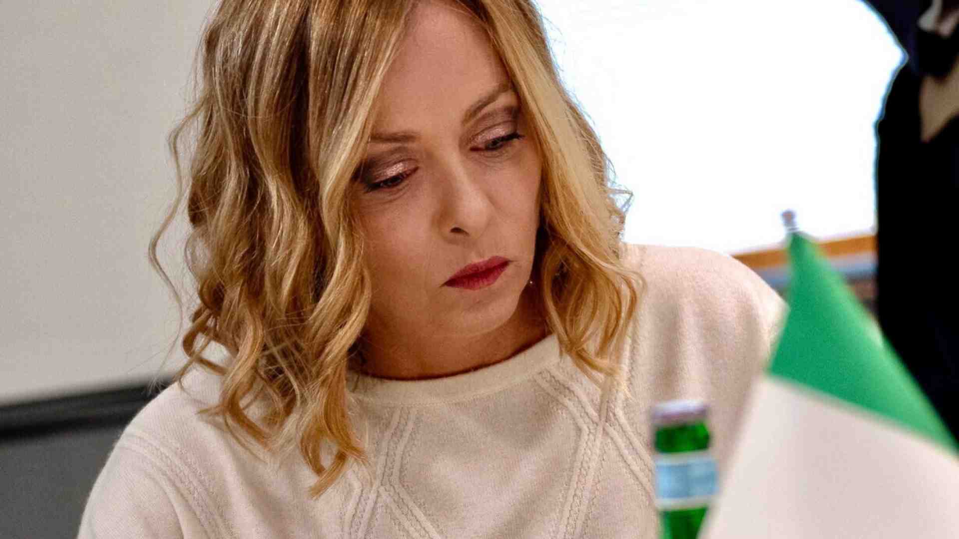 Immagine di Meloni vola a Bruxelles e brinda a Ventotene con i suoi: "Non capisco cosa ci sia di offensivo"