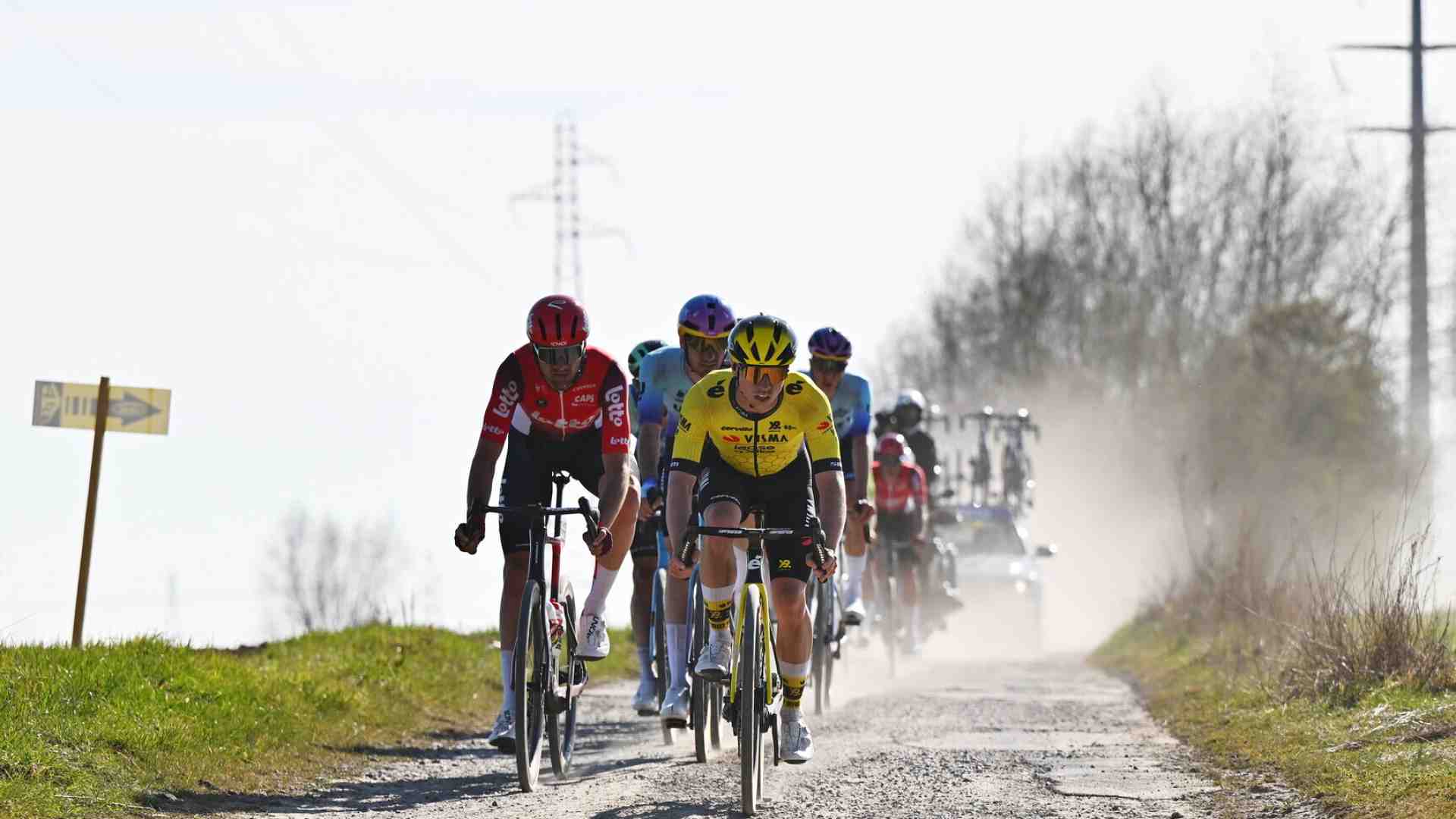 Immagine di Matthew Brennan e la polvere del pavé del Gp de Denain
