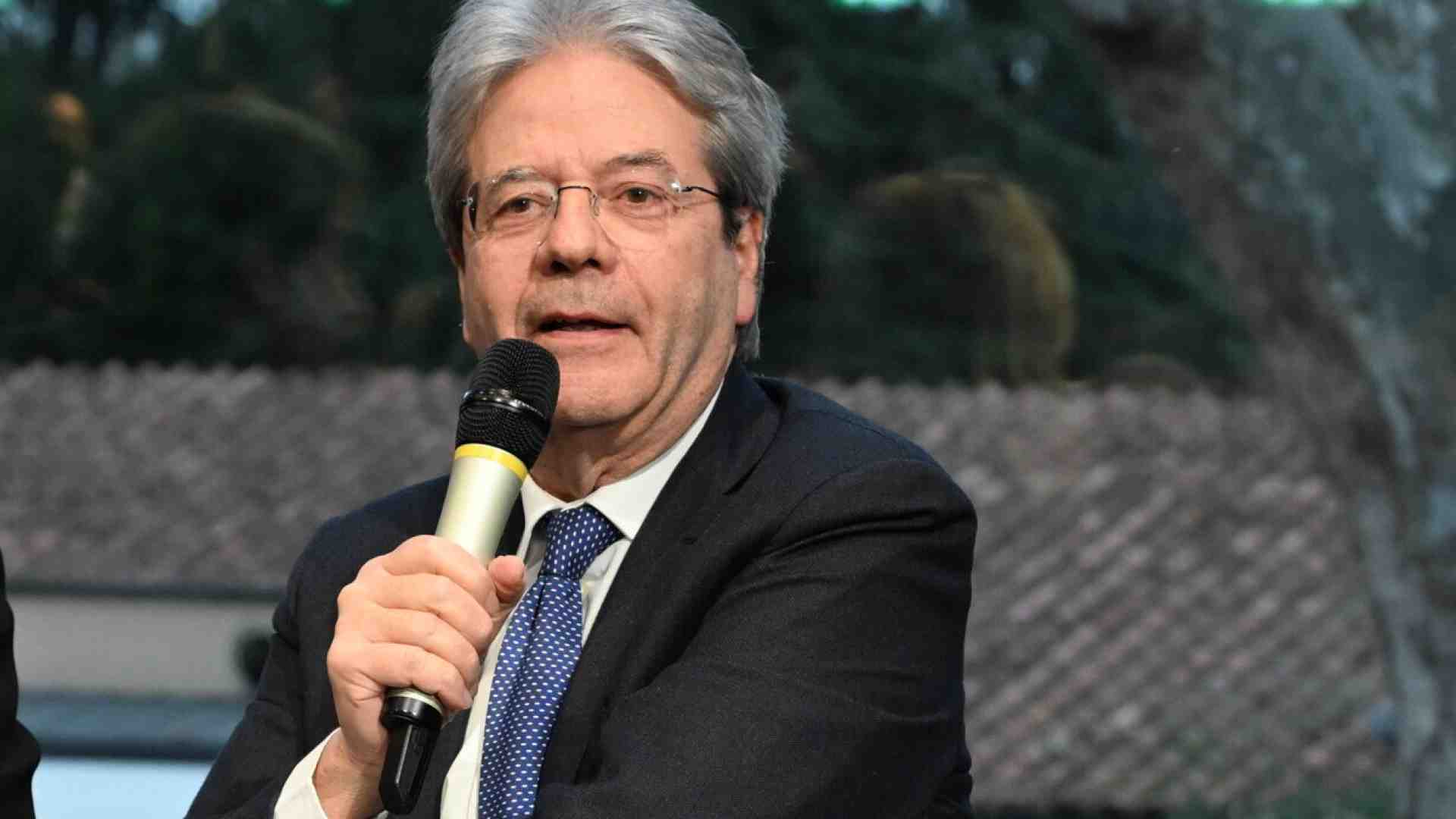 Immagine di A Bari Gentiloni marca la distanza da Schlein: “Ora passi in avanti verso la Difesa europea”