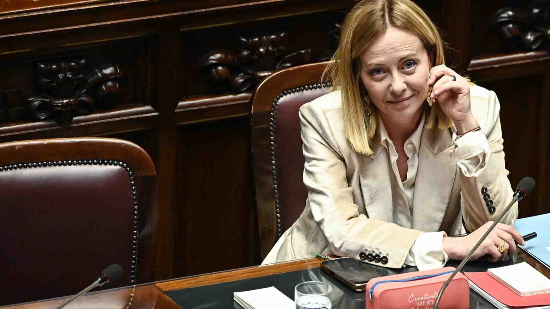 Immagine di La derapata di Meloni su Ventotene. Poi il risotto di Mattarella: "Sulla difesa si sta con l'Europa"