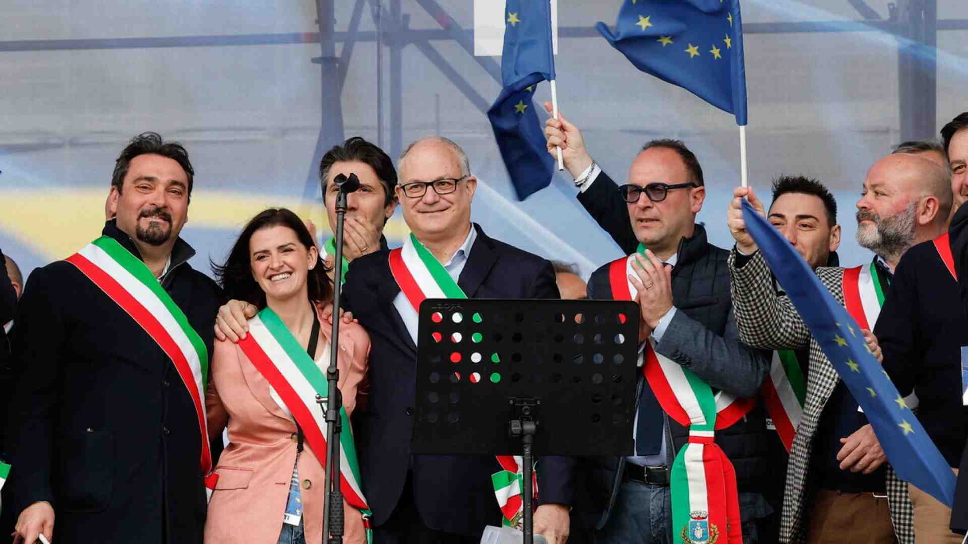 Immagine di Bagarre in Campidoglio. FdI e FI contro Gualtieri per il finanziamento alla piazza di Rep. Anche Calenda critico