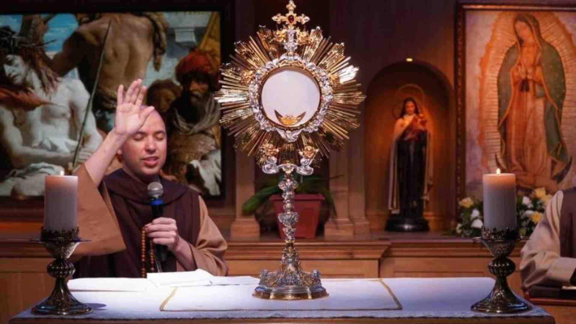 Immagine di Il Rosario record di frei Gilson: milioni in preghiera alle 4 di mattina