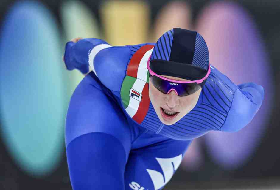 Francesca Lollobrigida durante la prova dei 5.000 metri ai Mondiali di pattinaggio di velocit&agrave; a Vikingskipet, Norvegia (foto Ap, via LaPresse)<br />