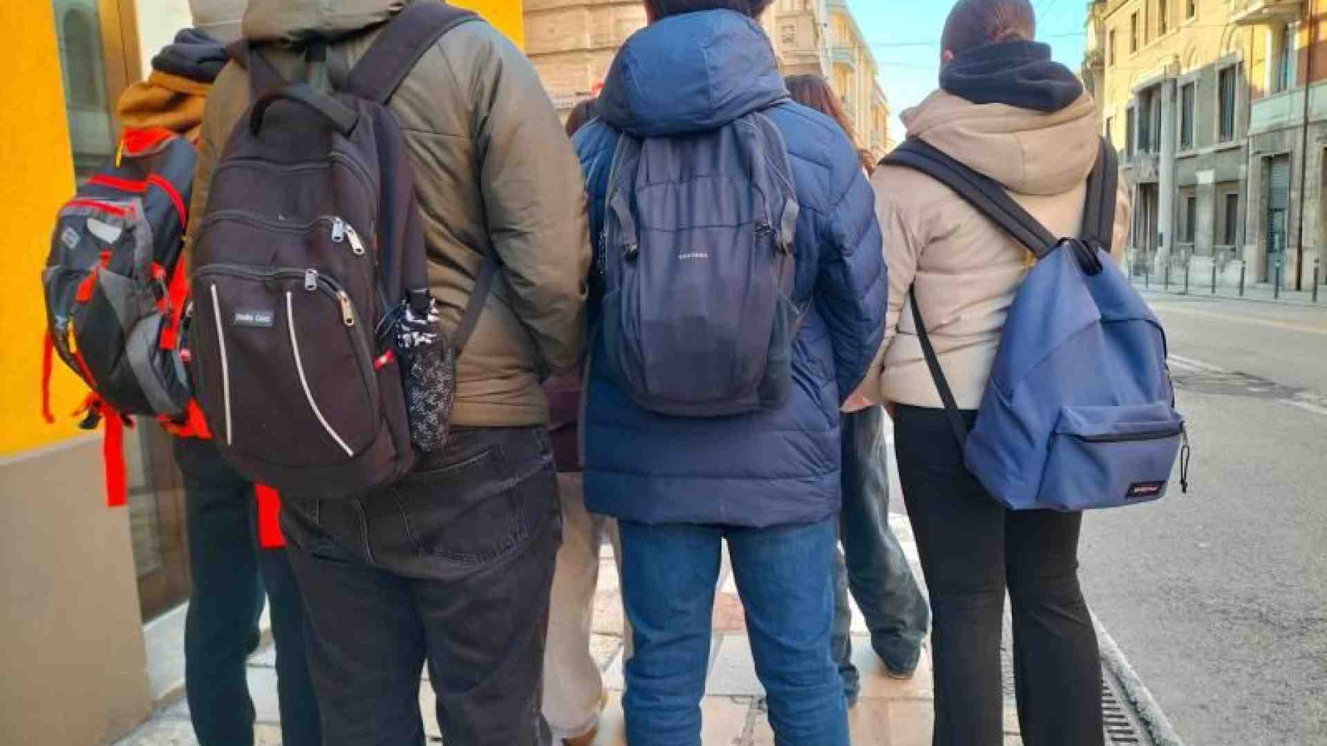 Immagine di Lo zainetto e 2 euro in tasca per capire com'è essere ultimi