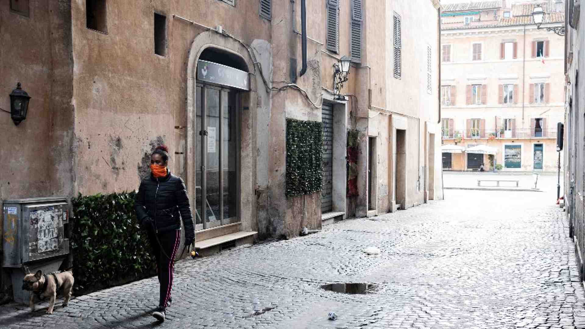 Immagine di Alloggi per turisti e ristoranti sfrattano i negozi tradizionali
