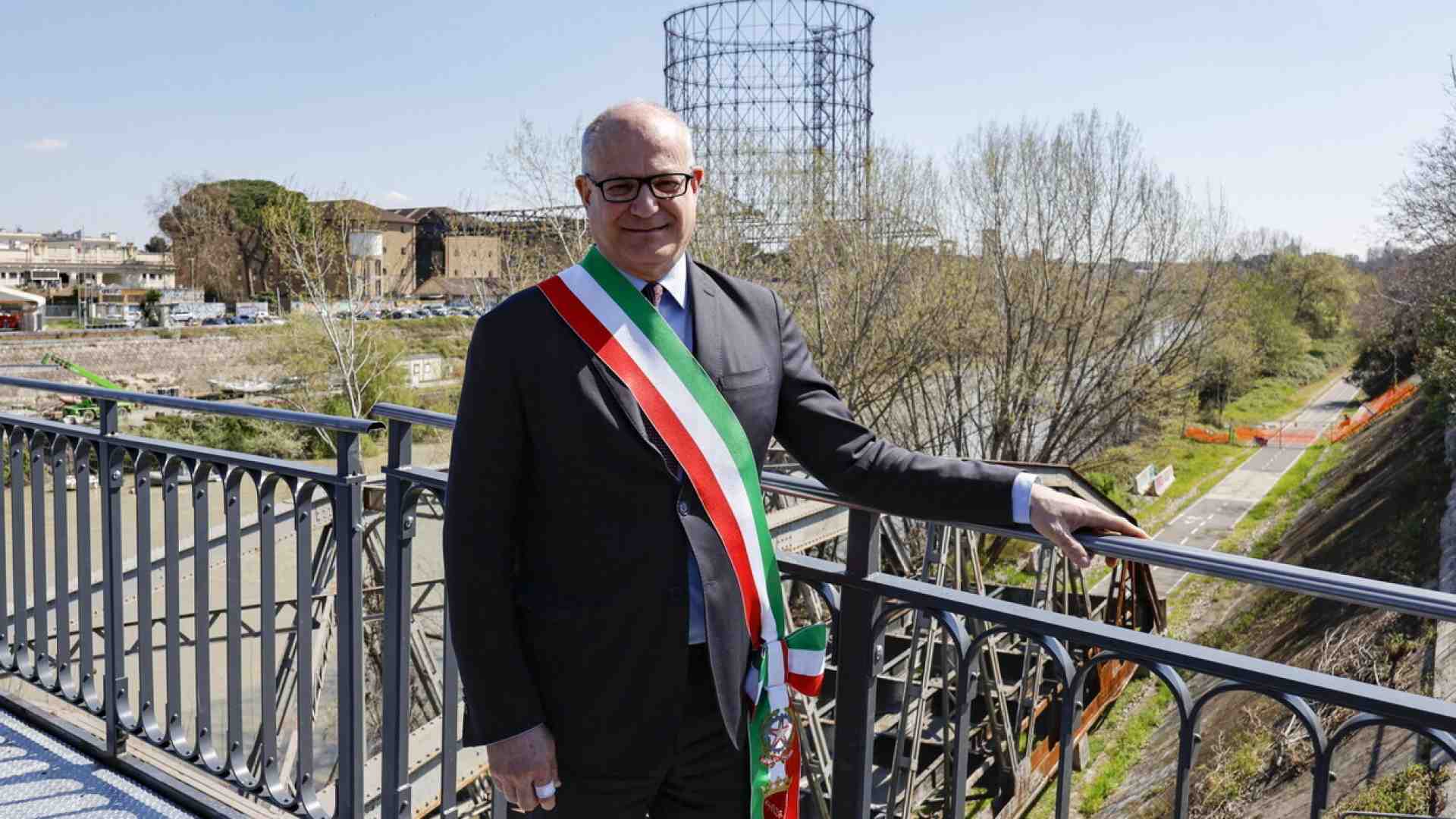 Immagine di Processo a Gualtieri. I fondi per Piazza del Popolo, la Commissione, la Lega all’attacco. E il sindaco rivendica