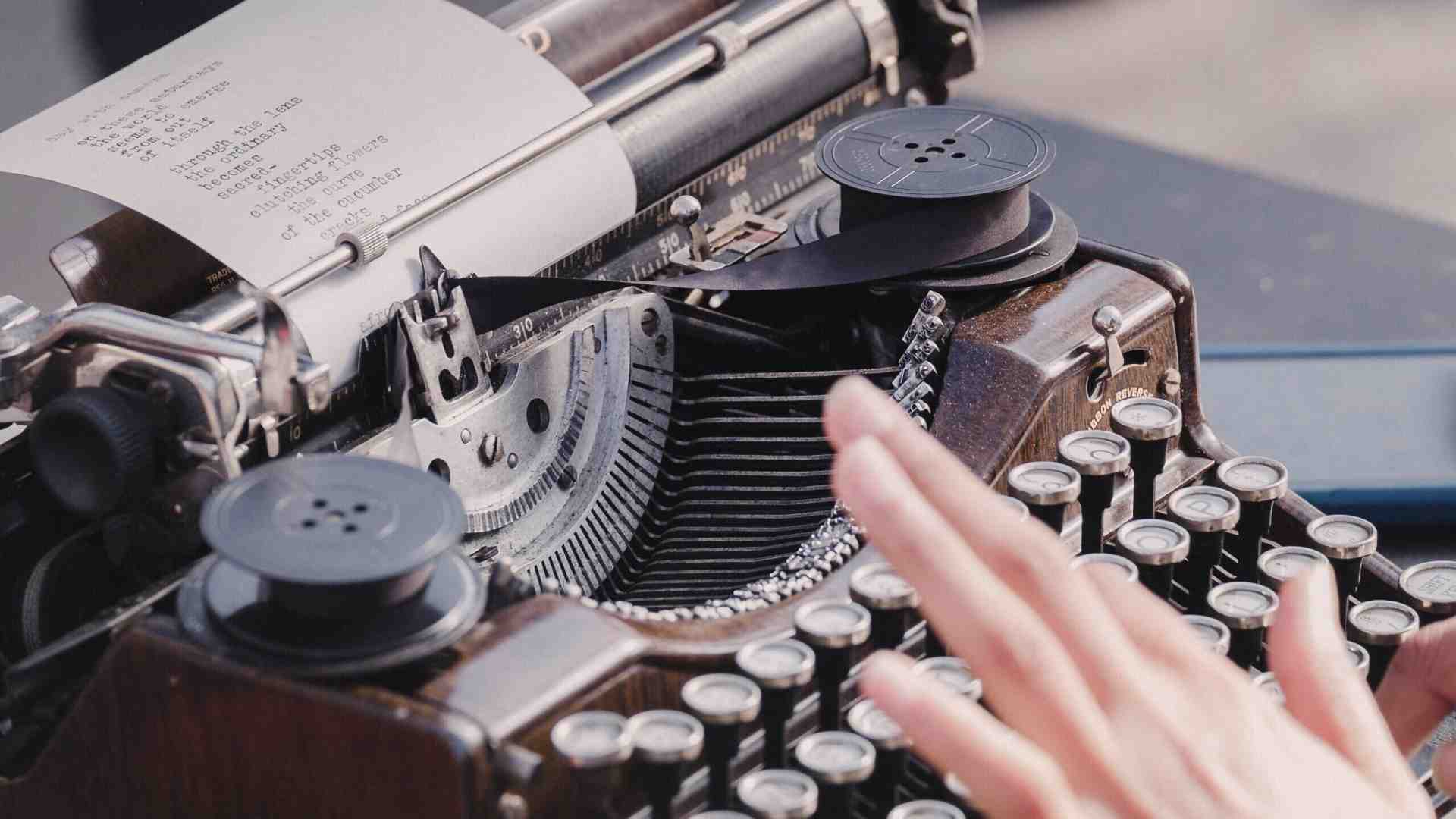 Immagine di Fenomenologia del poeta a tradimento