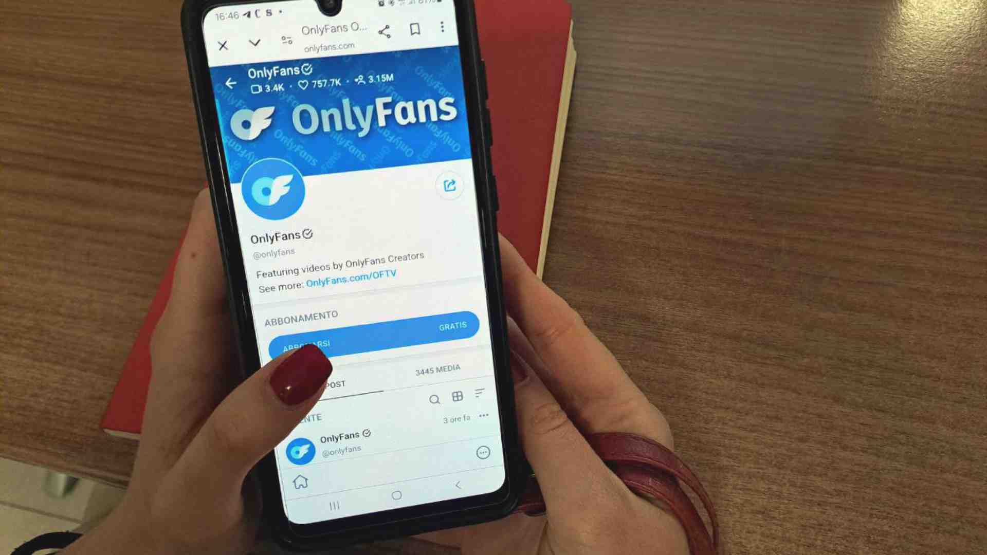 Immagine di Se gli insegnanti non possono stare su OnlyFans, lo stato li paghi per 24 ore al giorno