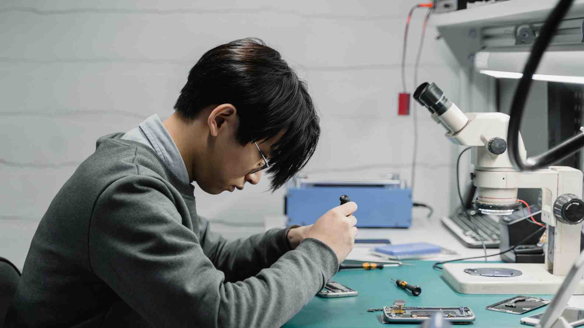 Immagine di «Lavorate 64 ore alla settimana»: il pressing delle aziende asiatiche