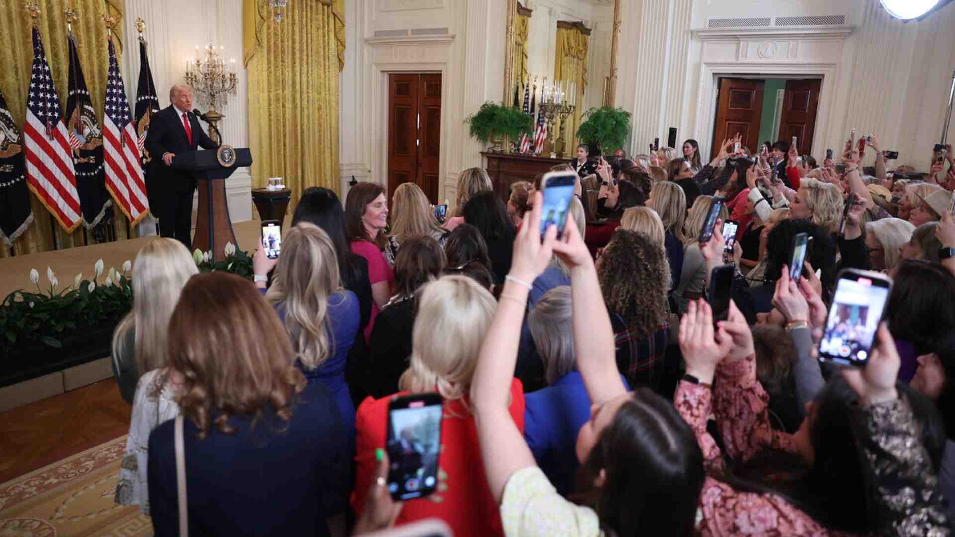 Immagine di Cosa sappiamo dei dazi del 25 per cento sulle automobili annunciati da Trump