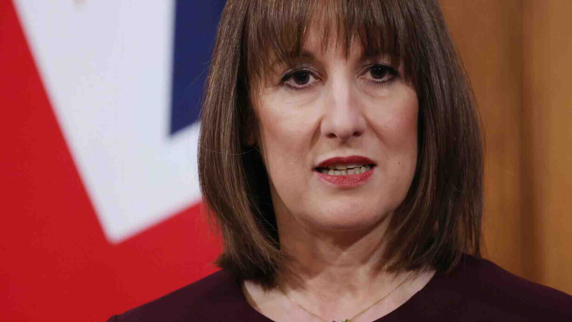 Immagine di I cerotti di Londra: ecco il piano da 14 miliardi per far fronte al rallentamento dell'economia