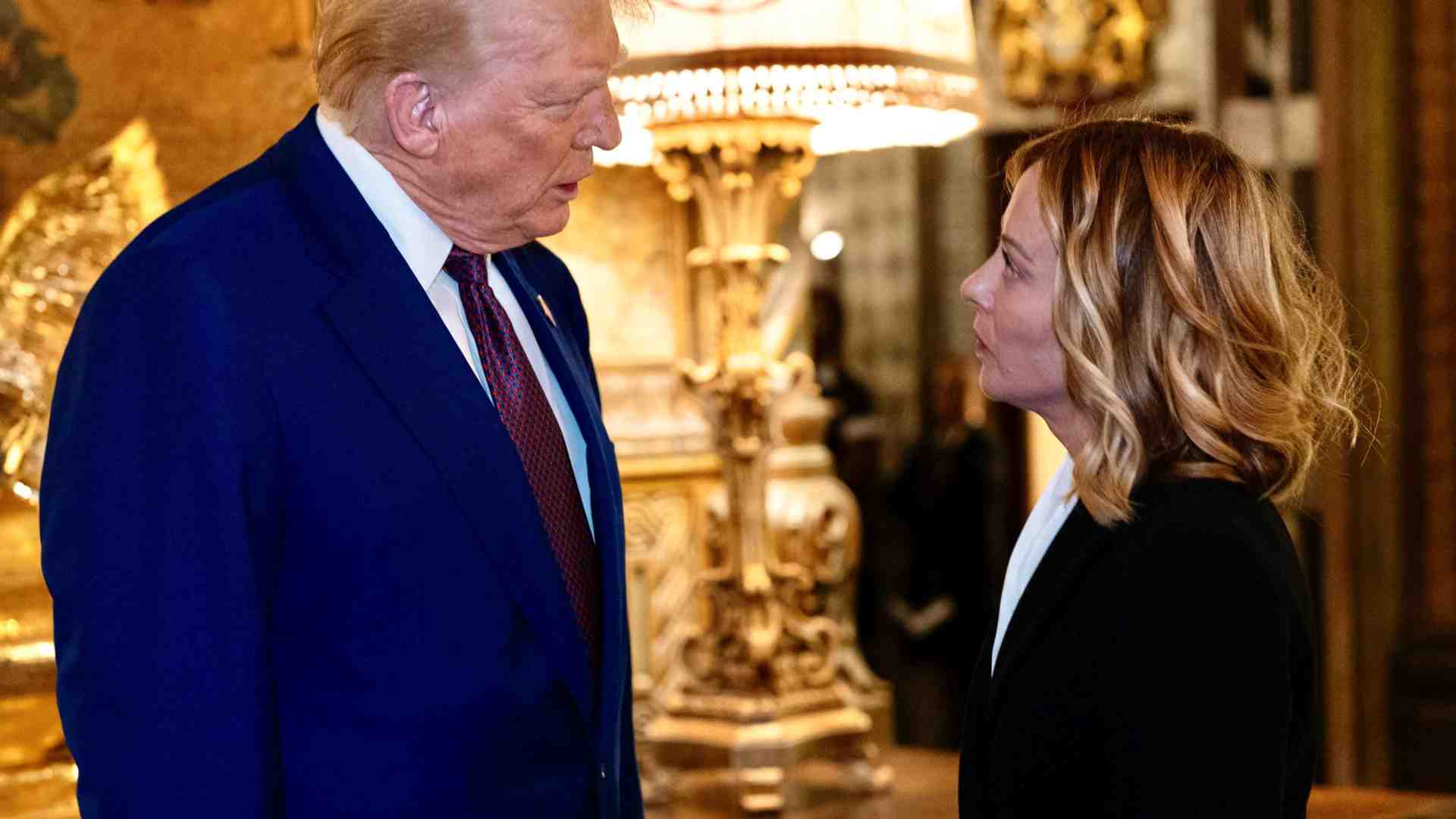 Immagine di Dazi, Meloni "assolve" Trump: li ha iniziati Biden