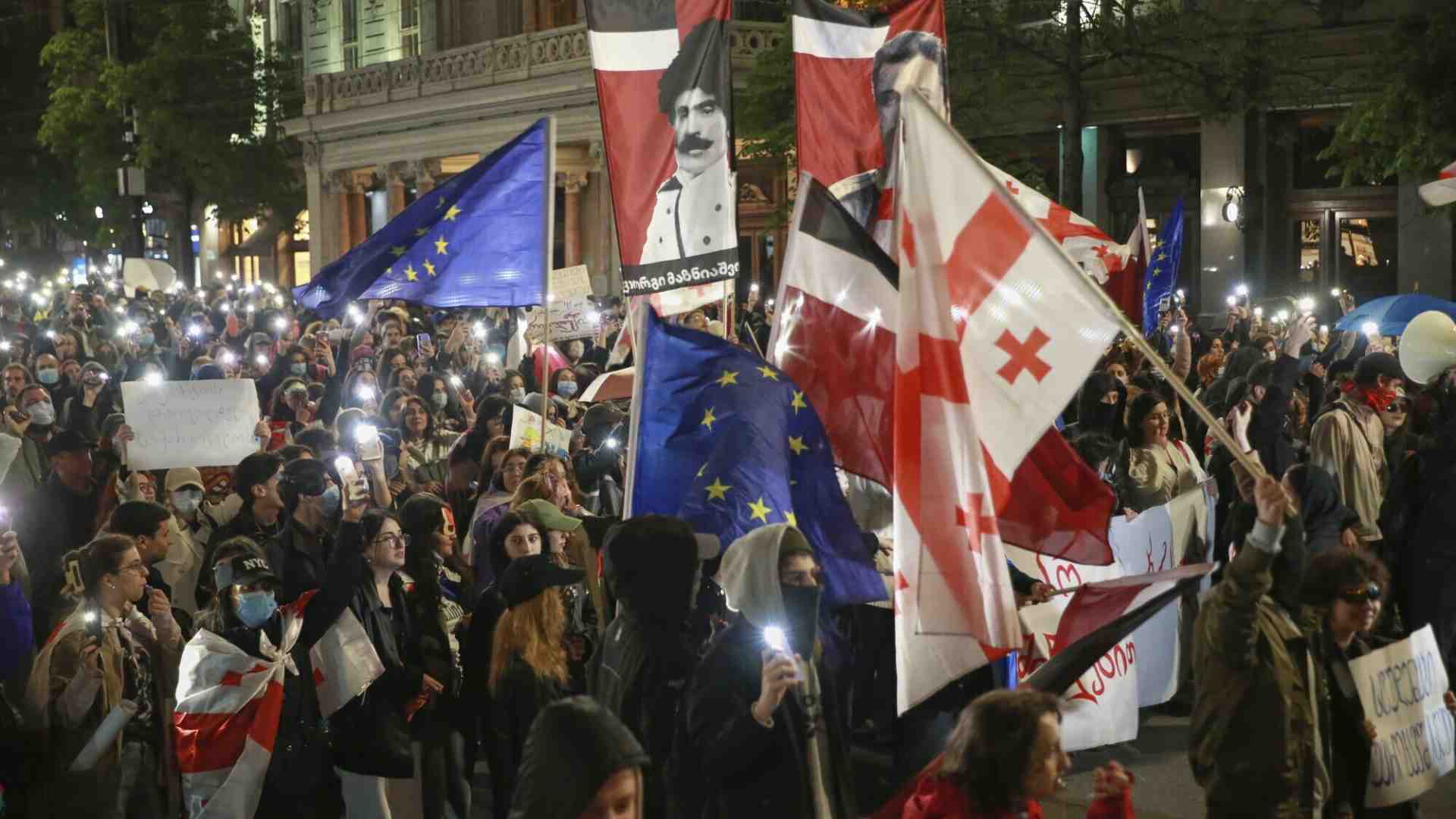 Immagine di La democrazia georgiana fatta a pezzi