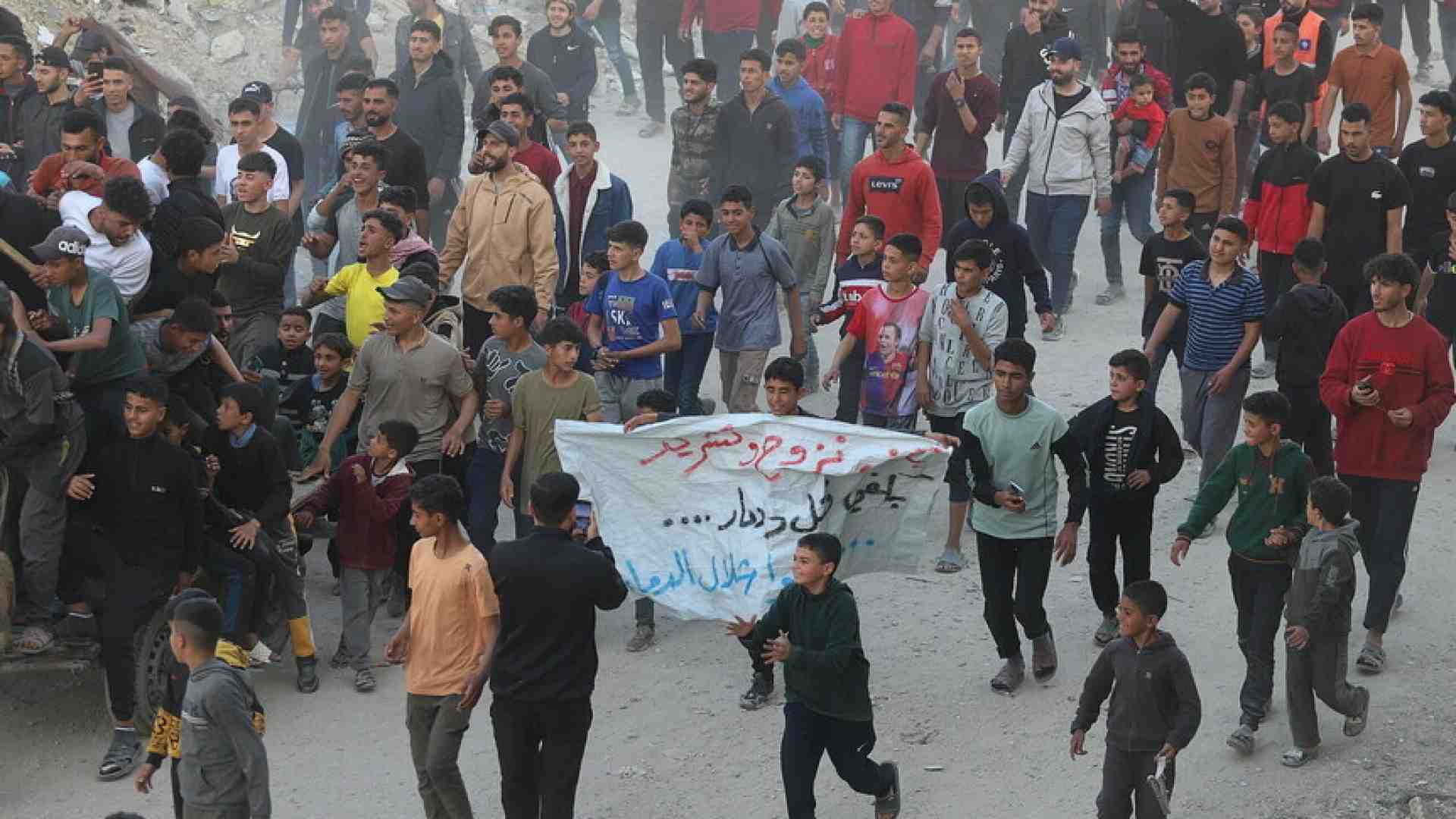 Immagine di Proteste, omicidi, torture. Gli spezzoni della vita a Gaza che Hamas monta come vuole