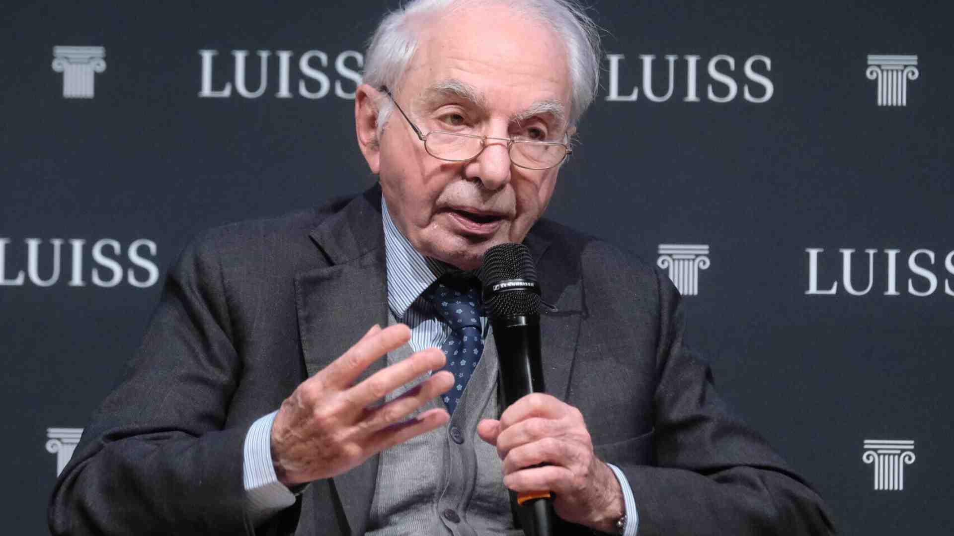 Immagine di Le Quirinarie slam: Giuliano Amato loda il premierato di Meloni, Violante difende Le Pen, Casini sferza Schlein