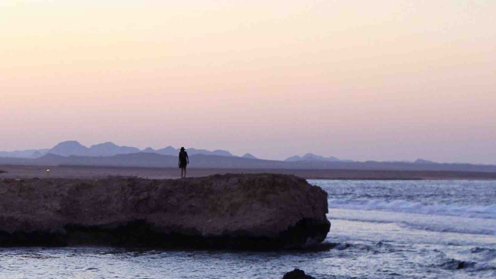Immagine di Non c'è niente da fare, il silenzio è la patente di Dio. Parola di teologo
