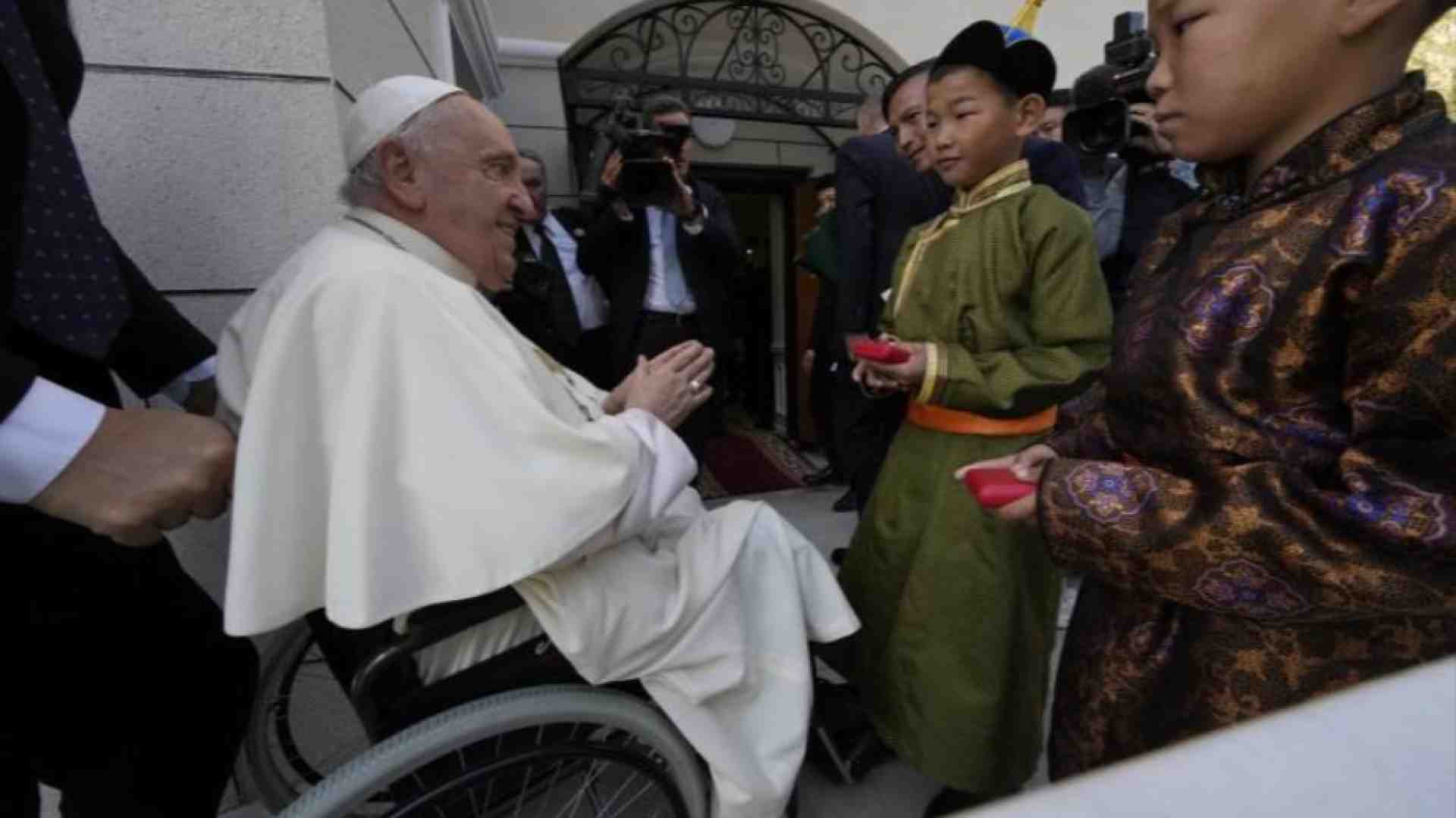 Immagine di Javier Cercas: «Il mio viaggio con il Papa ai confini del mondo»