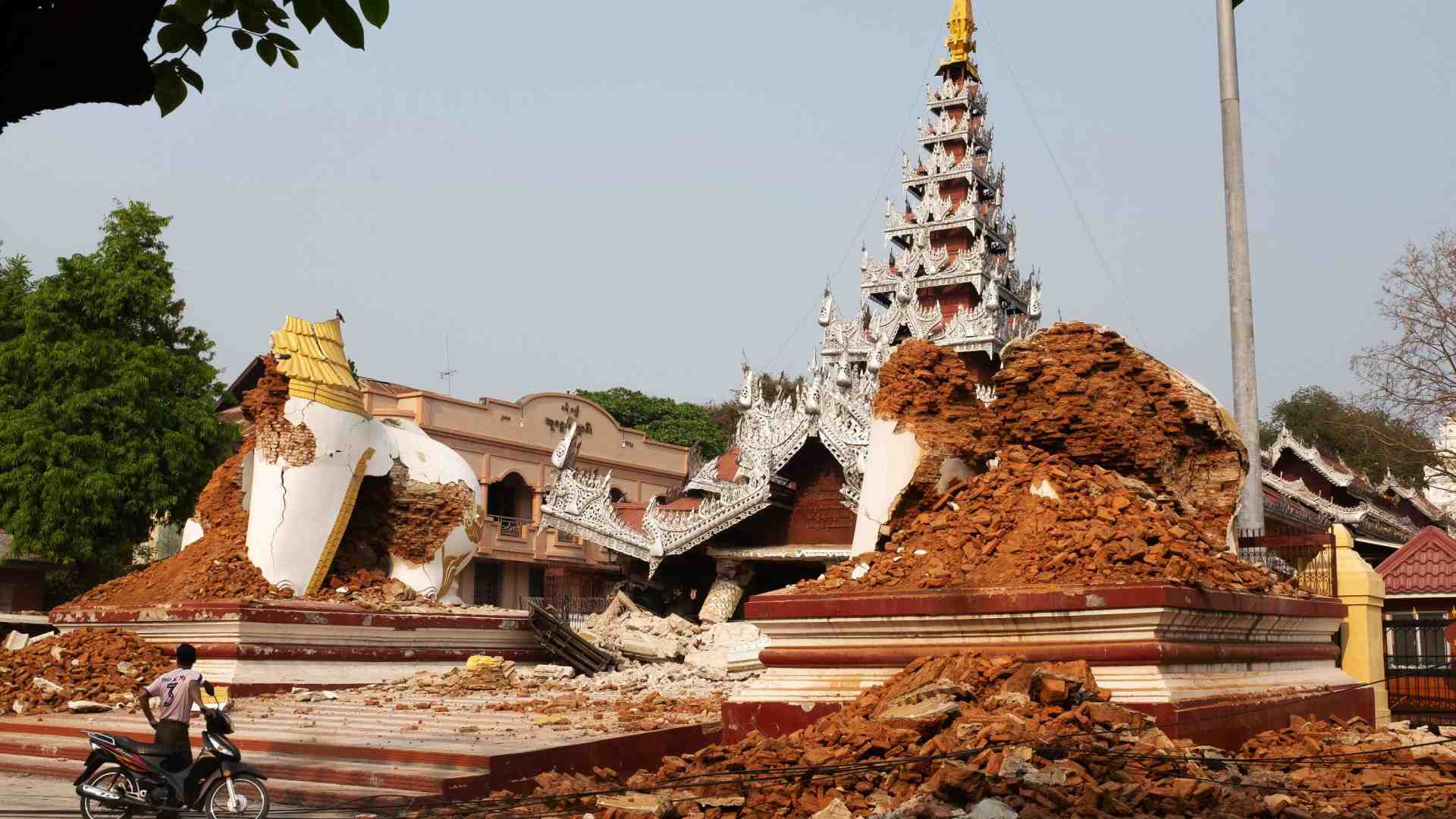 Immagine di Myanmar, tregua sulle macerie. La giunta militare ha sparato sulla Croce Rossa