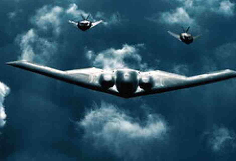 Un bombardiere strategico B-2 americano in volo (foto Getty)