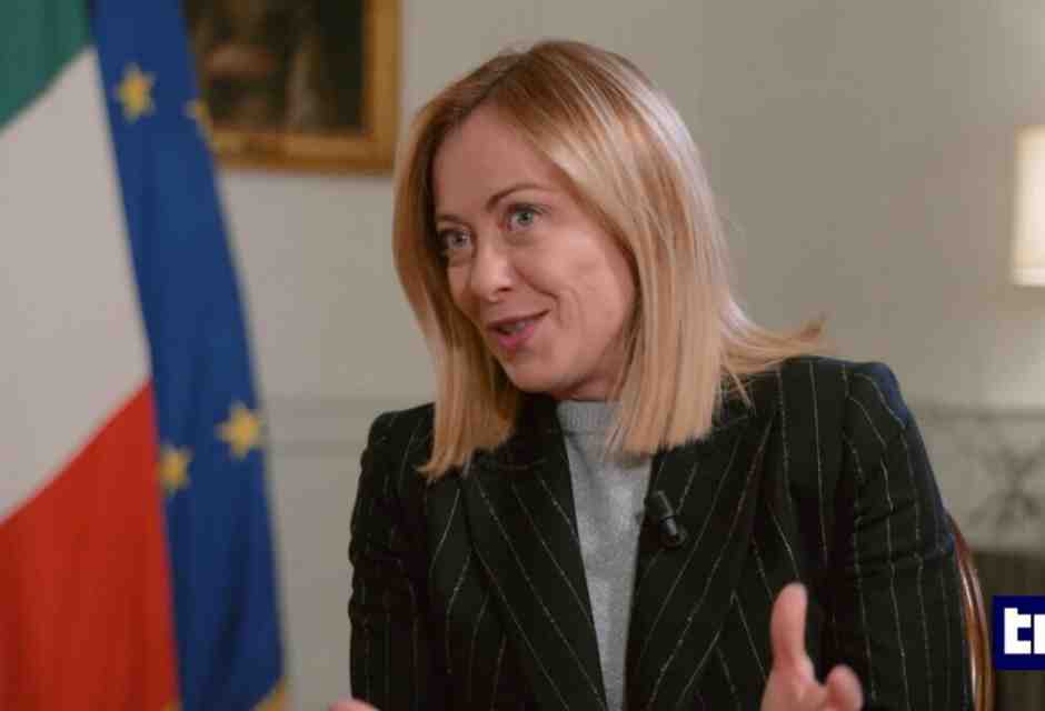 Meloni, nel bunker, ripete: sui dazi niente panico. Imprese, sindacati e opposizioni l'assediano