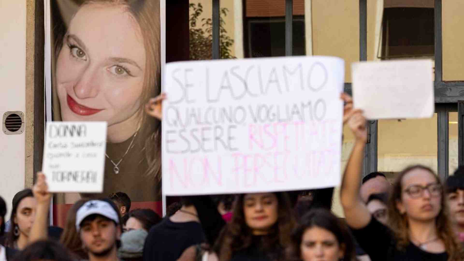 Immagine di Ilaria uccisa e chiusa in un sacco. Per Sara oggi è prevista l'autopsia
