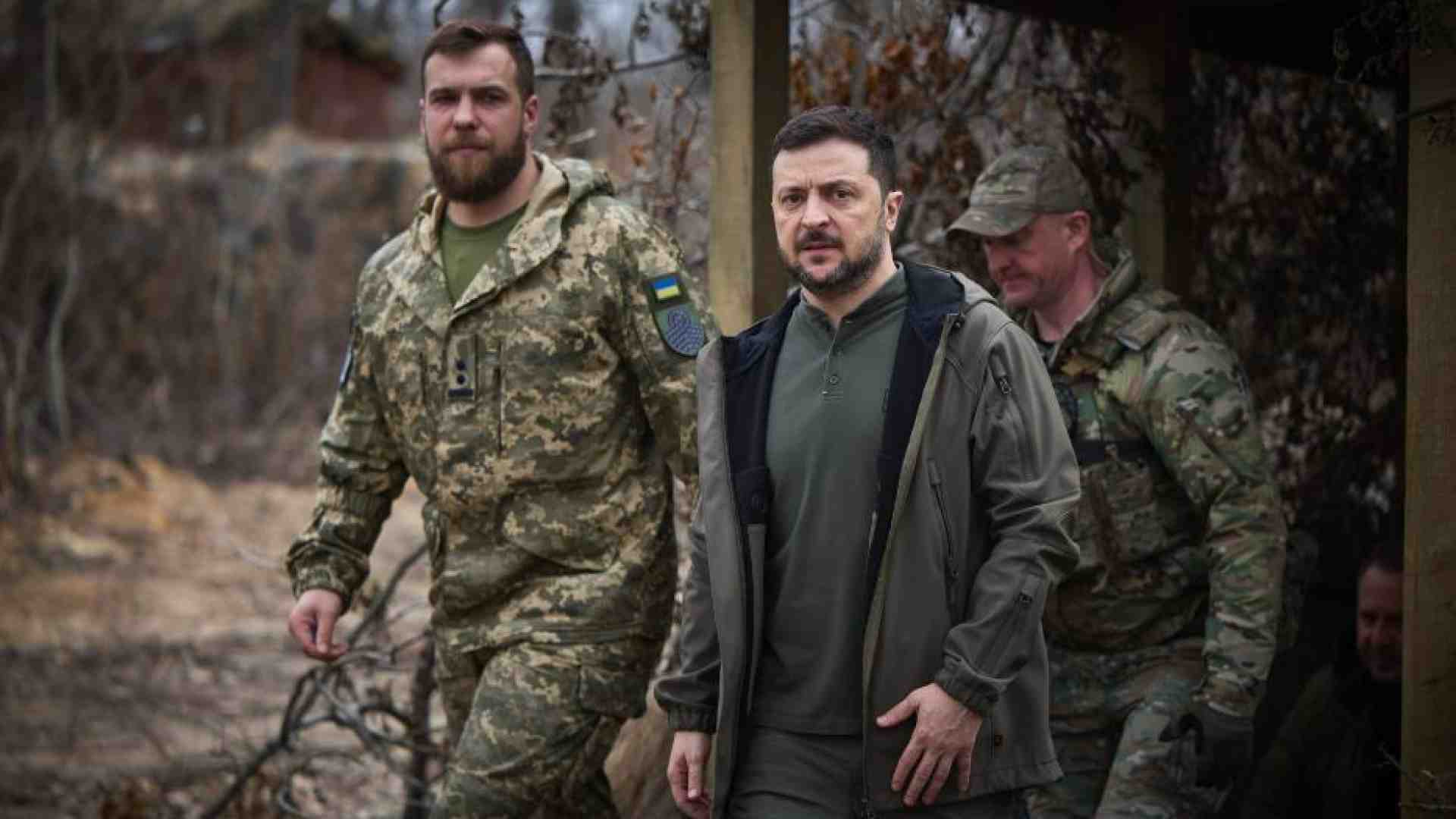 Immagine di Kiev apre ai compromessi di pace. Zelensky in bilico: chi sono i rivali