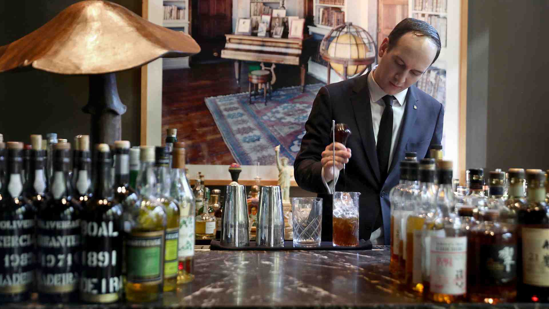 Immagine di Erotico, nostrano, italiano. Fatevi un chinotto per ribellarvi ai dazi