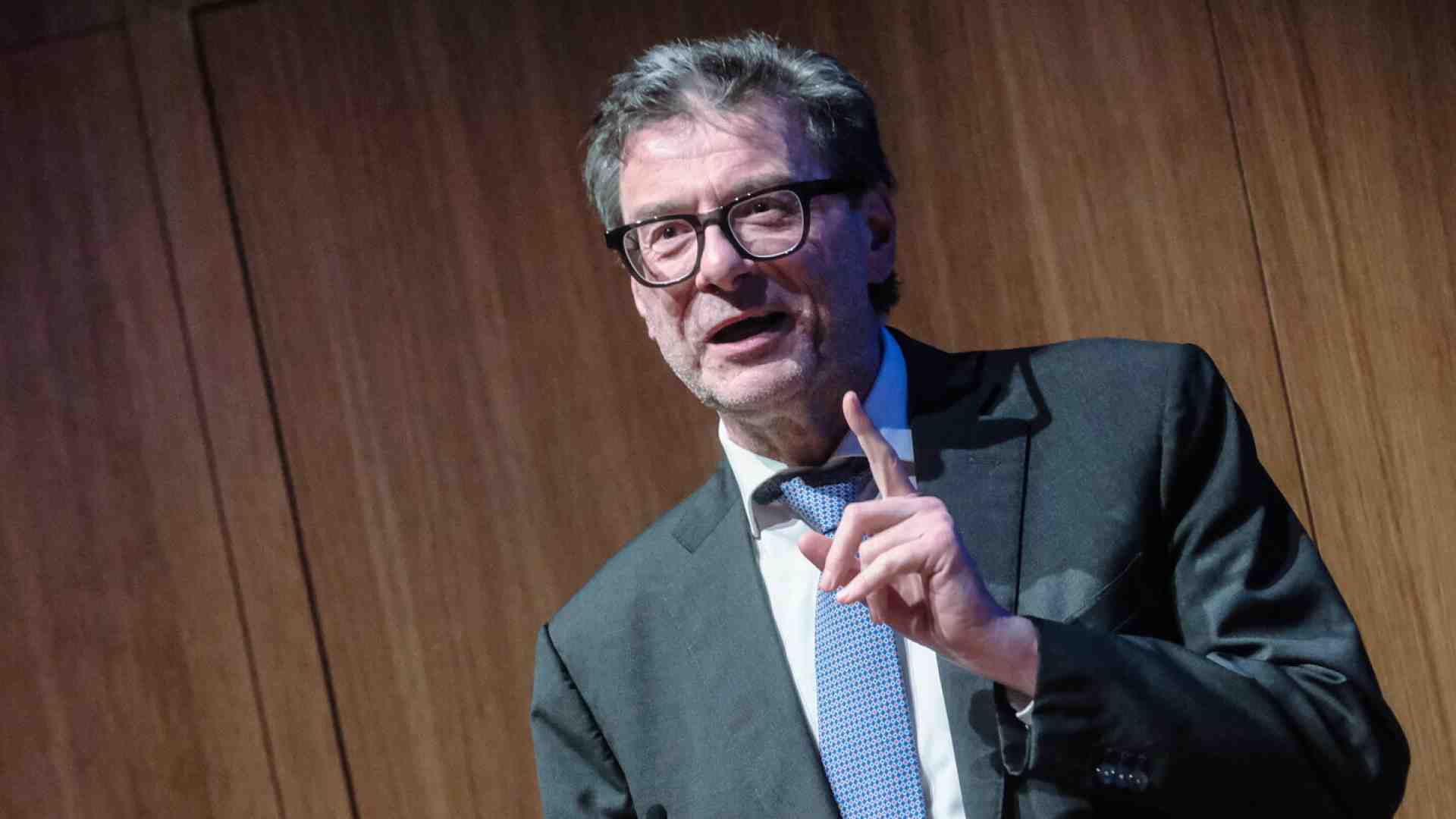 Immagine di Il "virologo" Giorgetti: "No ai contro dazi, sangue freddo e niente panico. Le imprese resisteranno. E' come il Covid"