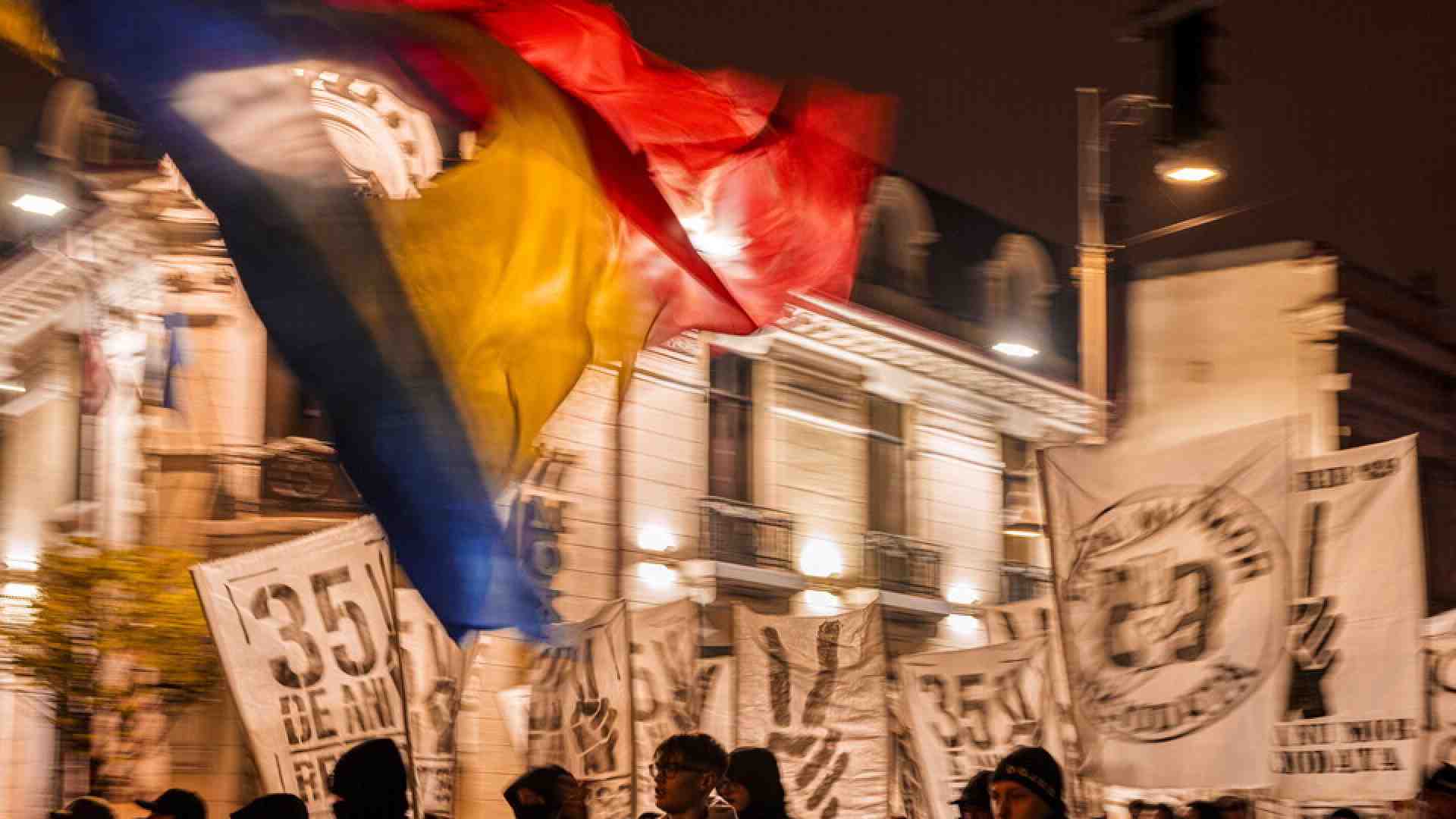 Immagine di Dare del tu a Nicolae Ceausescu e prendere la penna per scrivergli