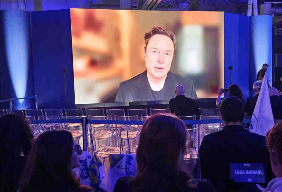 Elon Musk al Congresso Lega: "Spero dazi zero Usa-Ue. Ci parlo io con Trump" e Salvini si esalta