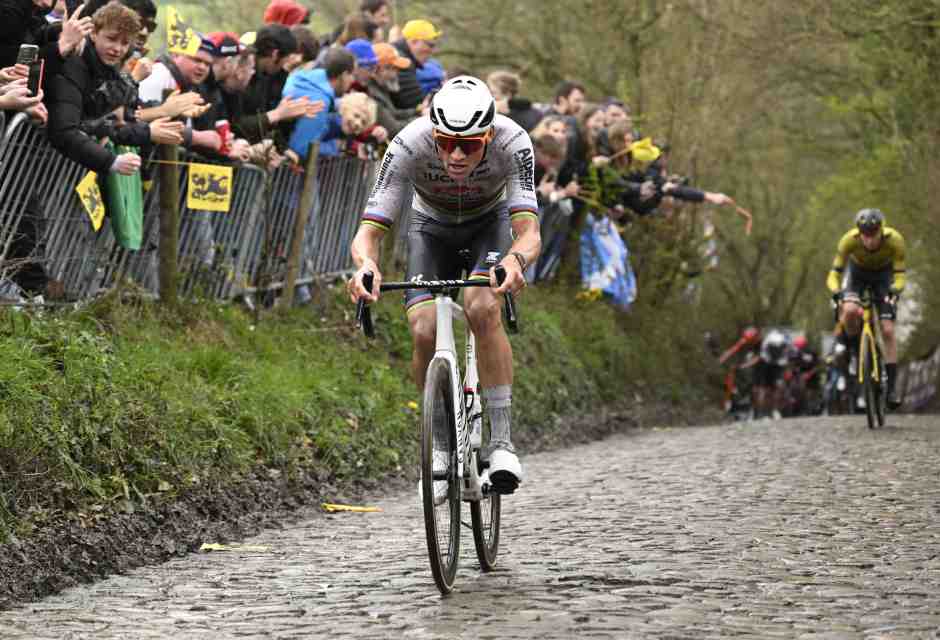 Un'immagine del Giro delle Fiandre di un anno fa: vinse Mathieu van der Poel (foto Getty Images)