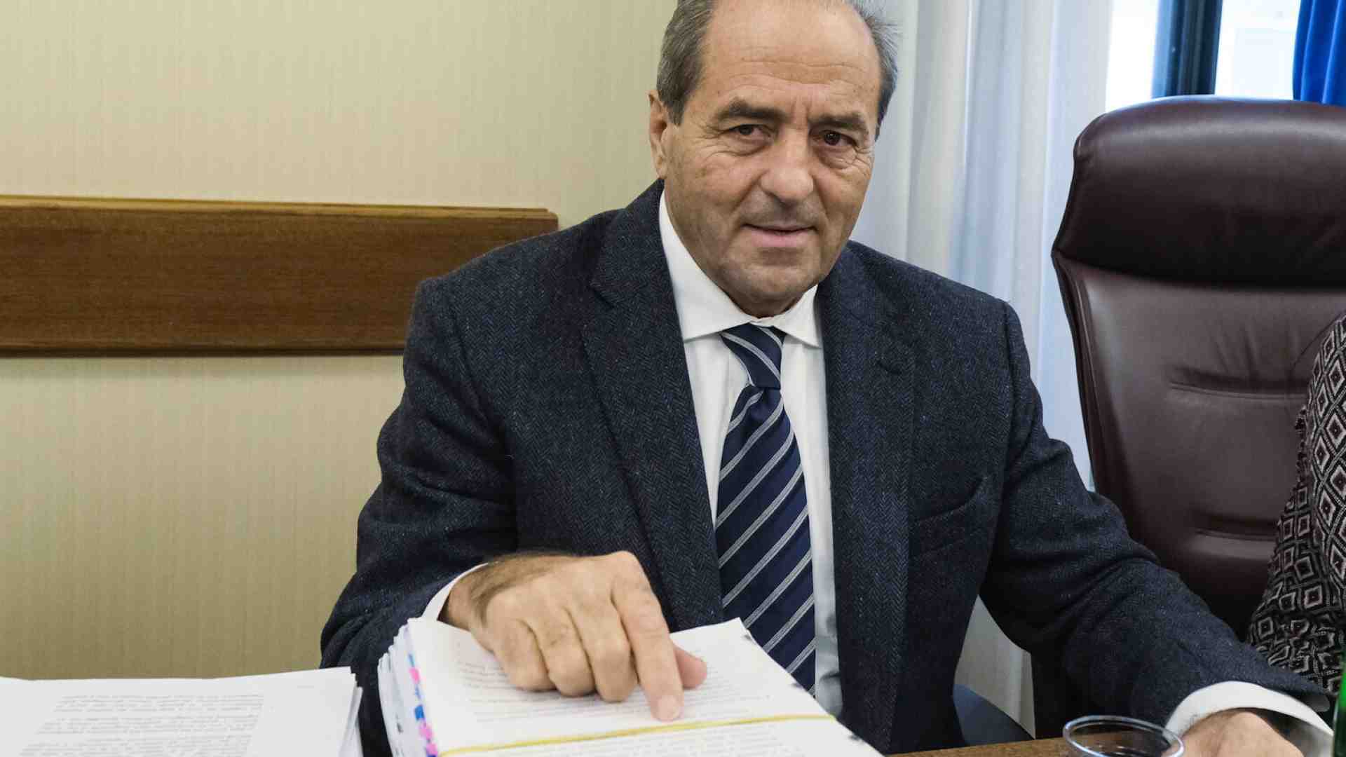 Immagine di La zappa e il codice. Parla Di Pietro: "Non rinnego nulla, errori inclusi"