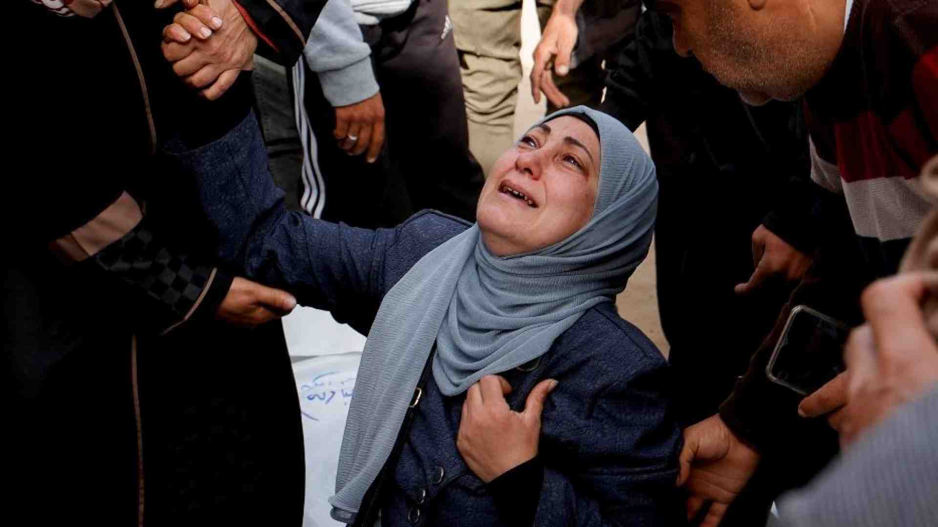 Immagine di Israele reagisce ai razzi di Hamas. A Gaza nuovo incubo: 10 morti