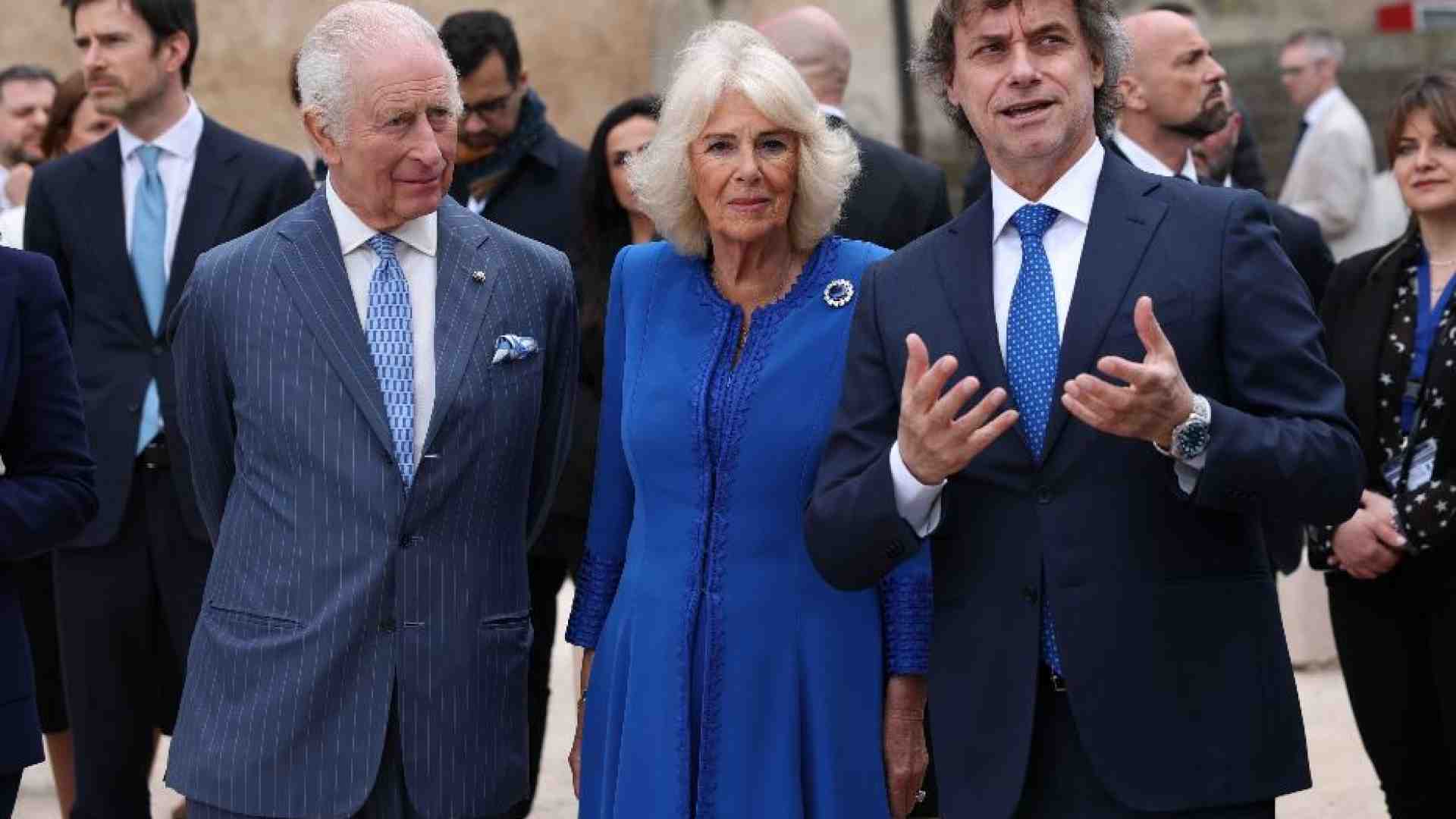 Immagine di Carlo e Camilla, full immersion romana. Il re: prego per il Papa