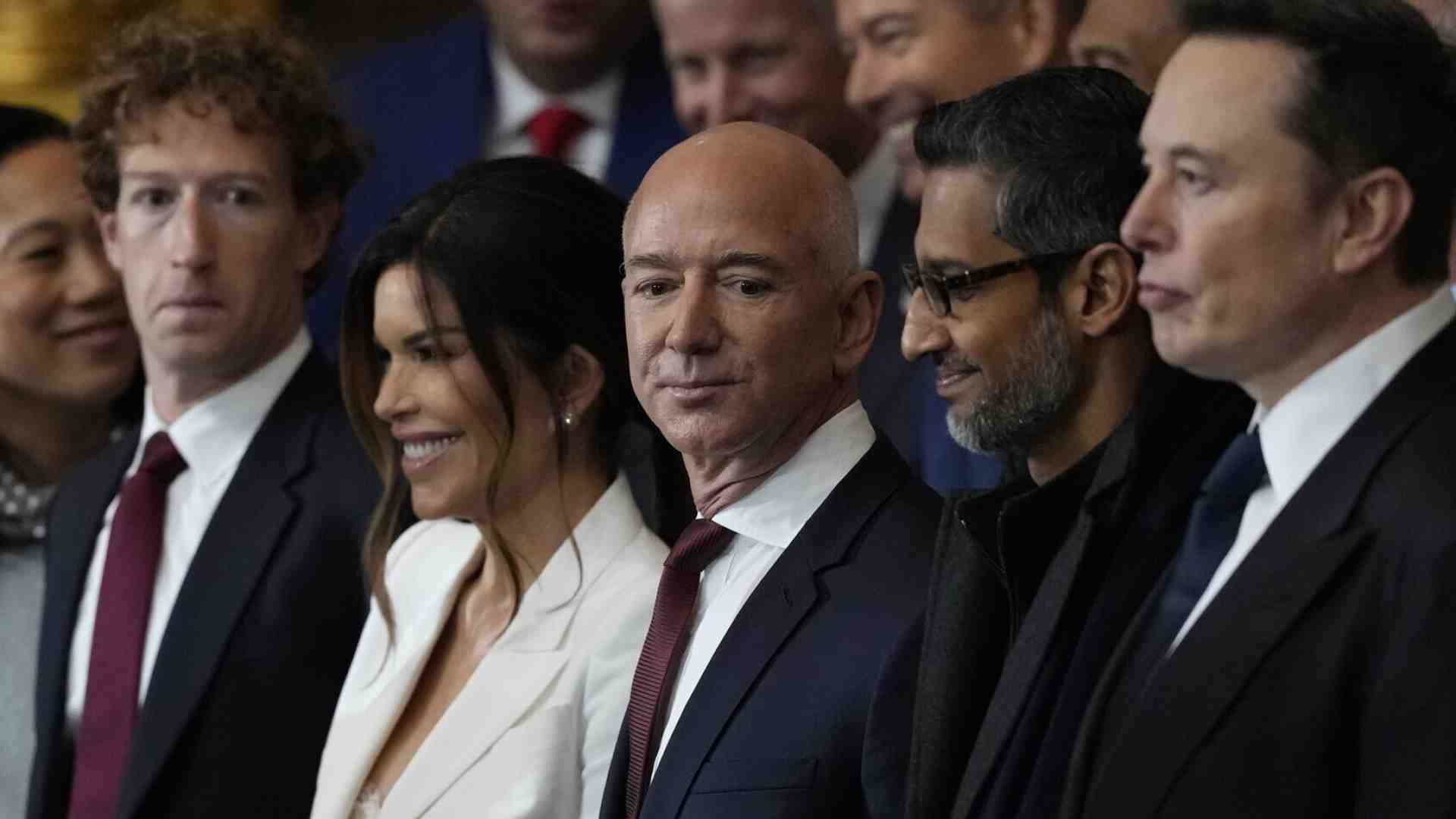 Immagine di Musk contro Navarro, lo scontro interno al trumpismo sui dazi