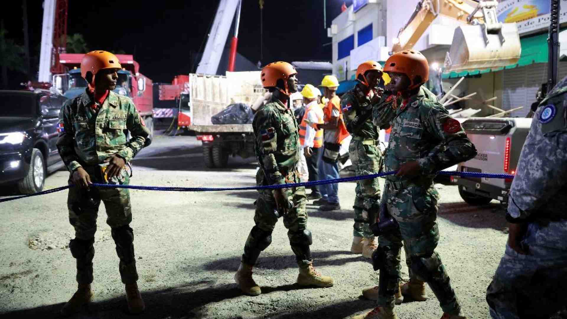 Immagine di Crolla il tetto di una discoteca: almeno 124 i morti