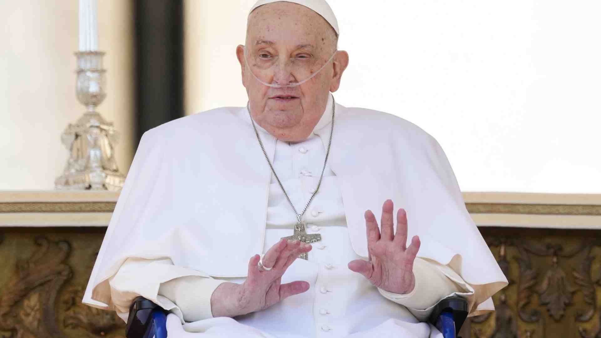 Immagine di Il Papa imbrigliato e silenzioso