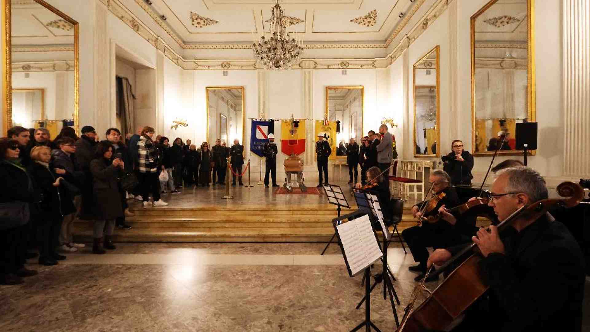 Immagine di Roberto De Simone: «Io? Sono un pellegrino…». Oggi i funerali