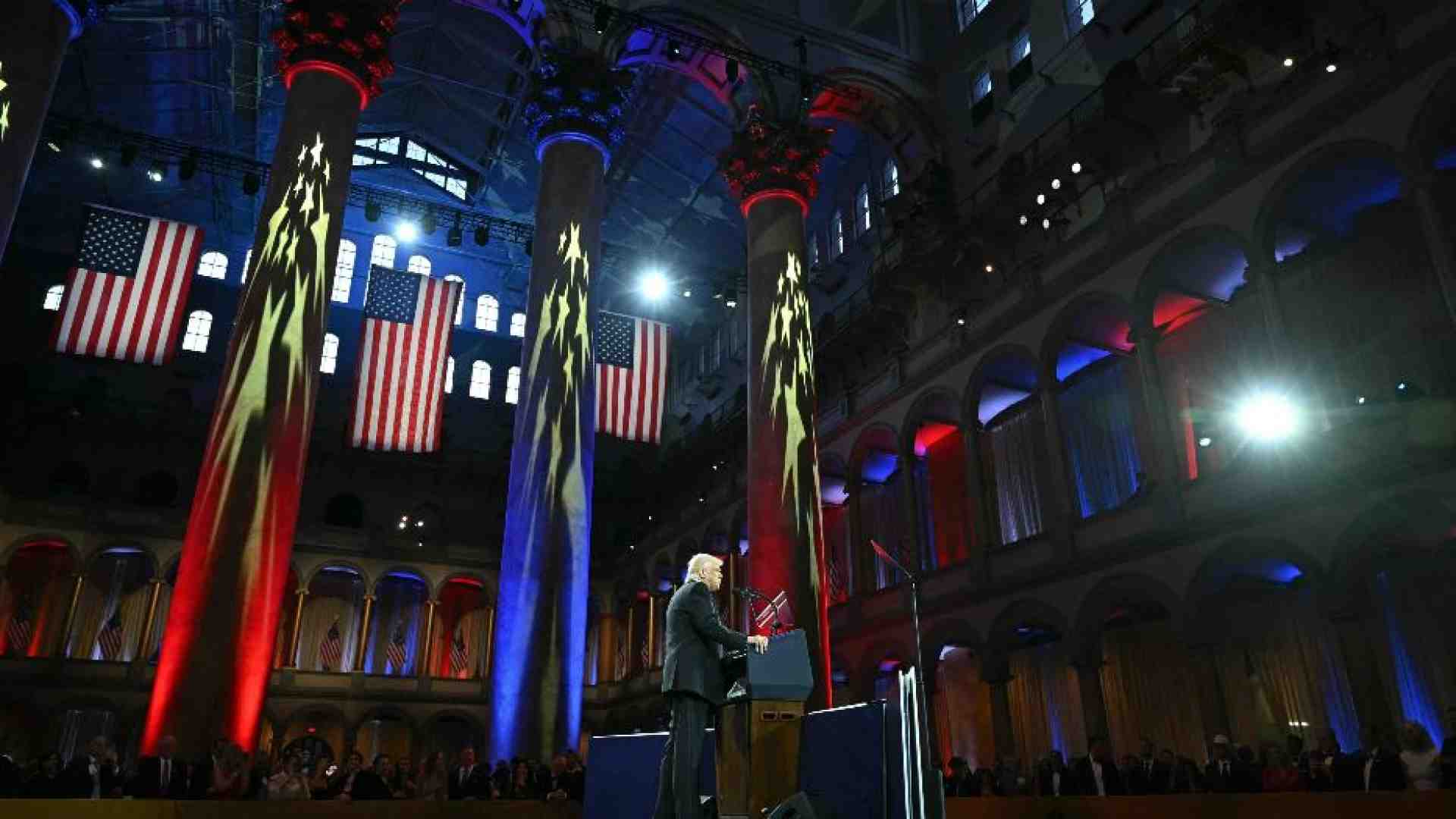 Immagine di Al via i «dazi reciproci» per 60 Paesi, la Cina risponde. La frase-choc di Trump