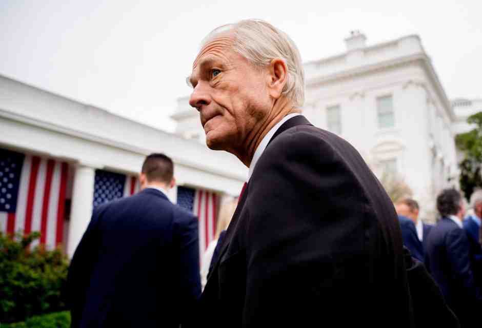 Chi è Peter Navarro, consigliere che sussurra i dazi a Trump, il suo alter ego e gli insulti di Musk