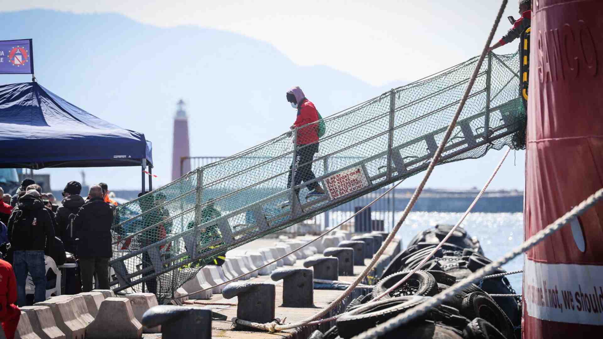 Immagine di Rinviato il primo trasferimento di 40 migranti nel nuovo Cpr in Albania