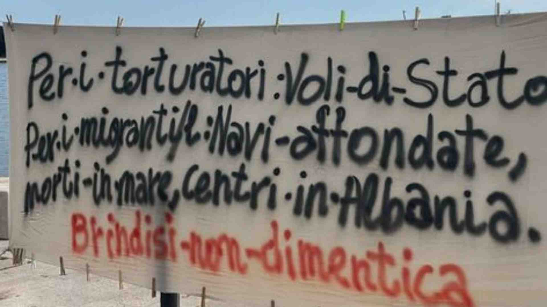 Immagine di Albania, rinviati i trasferimenti. Le persone salgono a 48