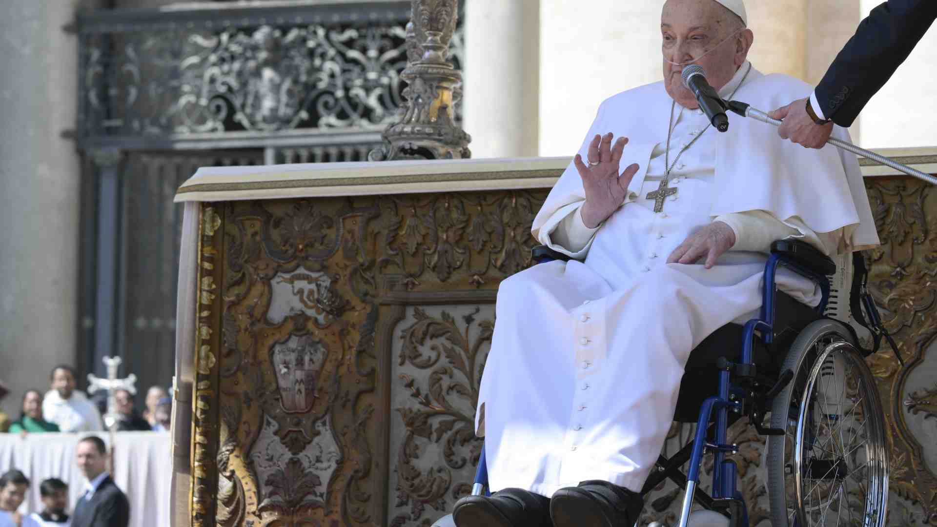 Immagine di Il Papa in costante miglioramento. Ha anche ricevuto diversi collaboratori