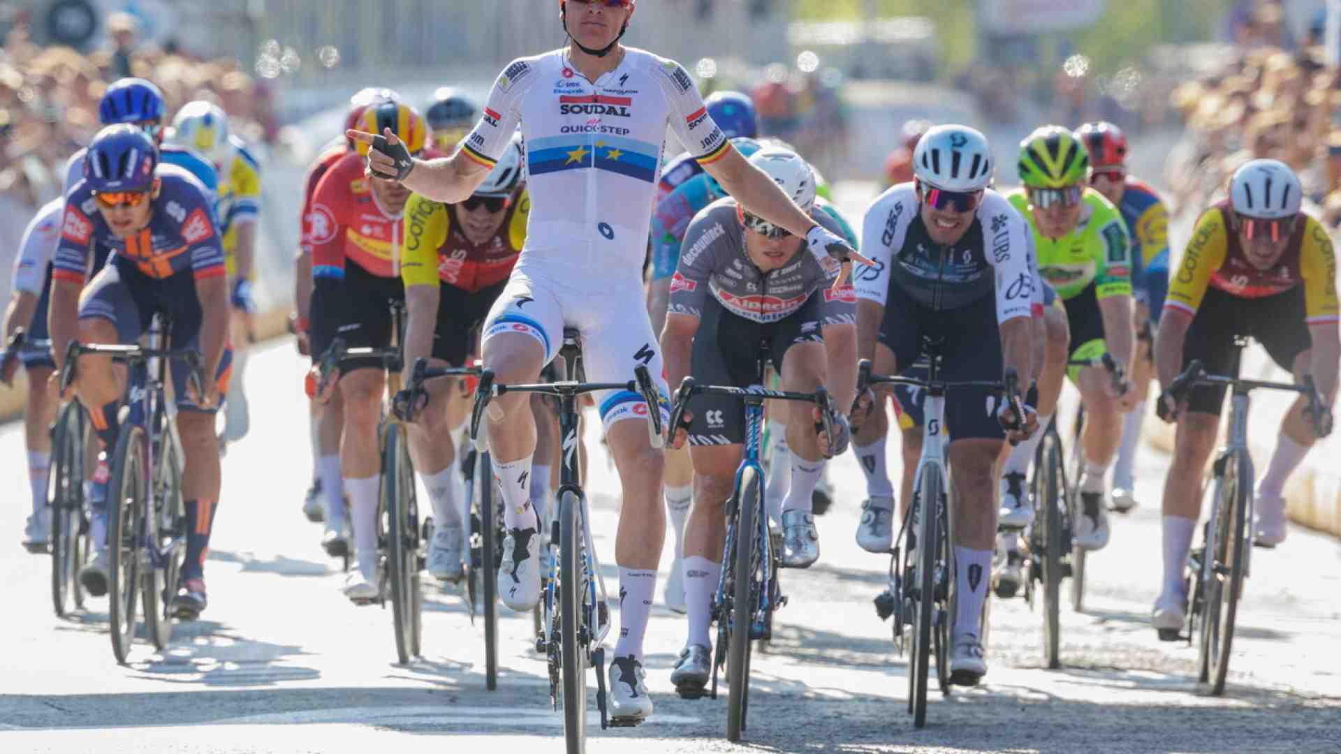 Immagine di I ciclisti d’altri tempi, il Guttalax e il metodo Trump