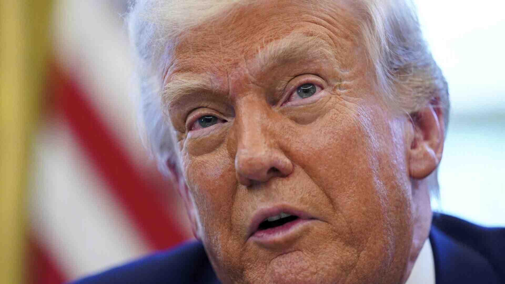 Immagine di Trump si fa difensore del popolo contro Wall Street, e danneggia entrambi