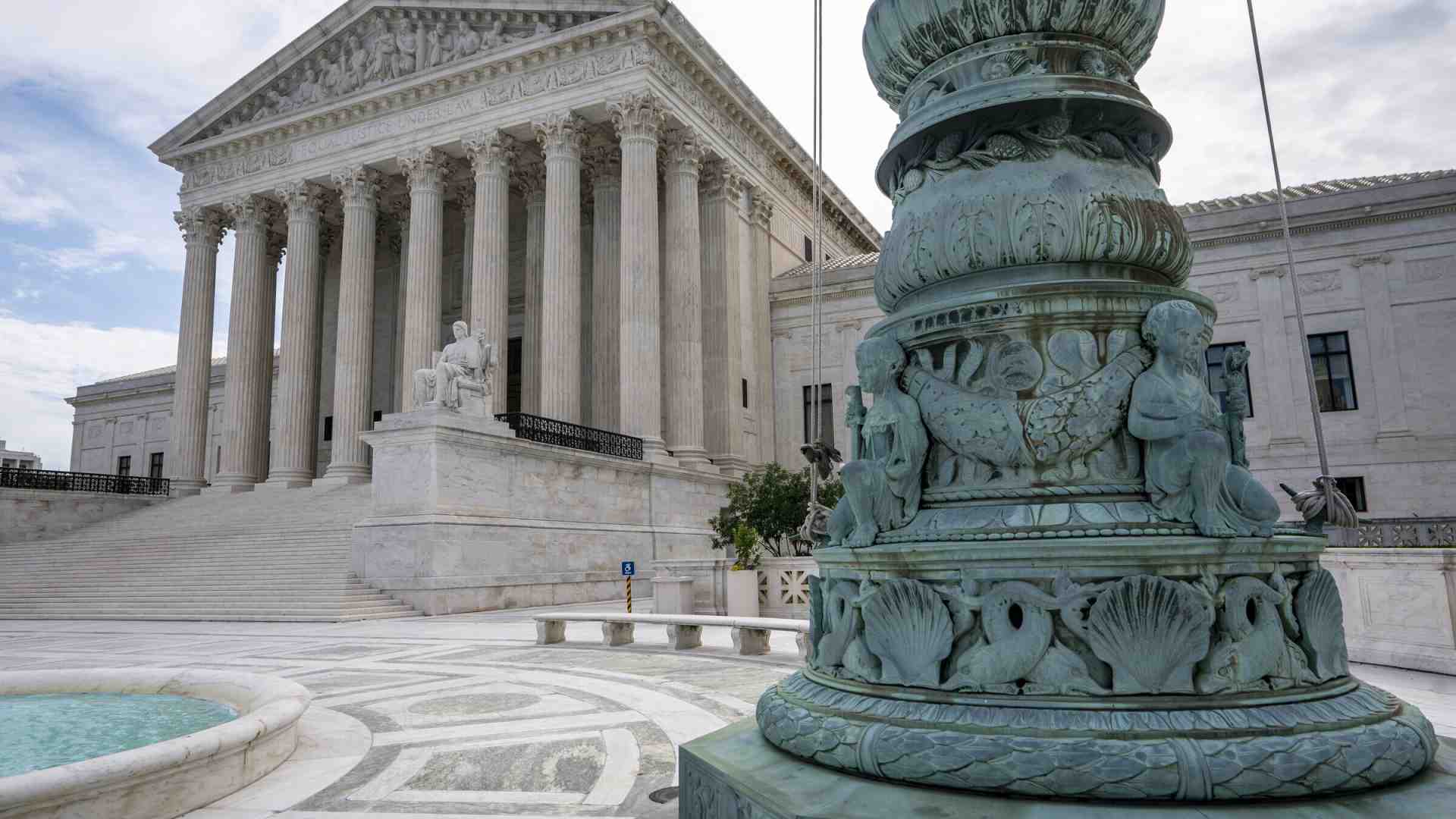 Immagine di Trump festeggia, ma la Corte suprema non gli ha dato ciò che vuole