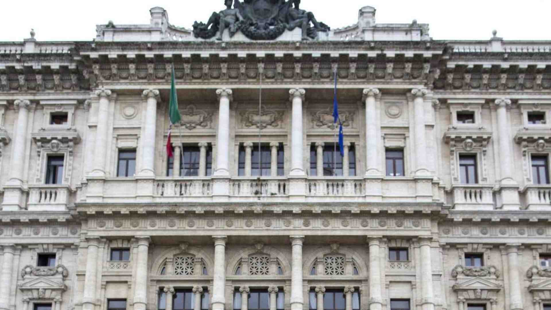 Immagine di Perché non torniamo al più corretto "padre, madre o chi ne fa le veci"?